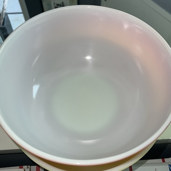 Set of Two Pyrex 4Q Primary Yellow and Flameglo Bowls - Picture 6 of 9